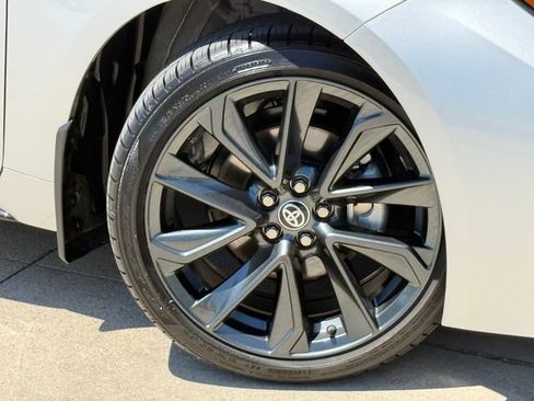 Used 2026 Toyota Corolla SE FWD image 2