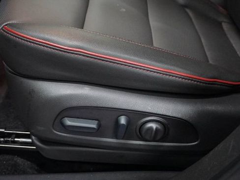Used 2025 Chevrolet TrailBlazer RS w/ Convenience Package FWD image 9