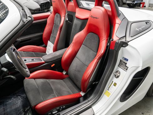 Used 2016 Porsche Boxster Spyder RWD image 24