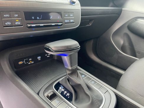 Used 2025 Hyundai Kona SEL image 41