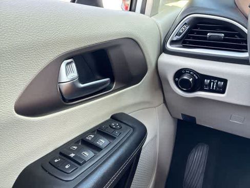 Used 2023 Chrysler Voyager LX FWD image 39