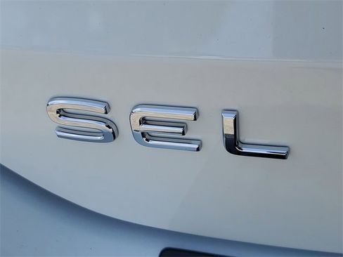 New 2025 Volkswagen Taos SEL image 7