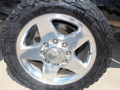 Used 2013 Chevrolet Silverado 2500 LT w/ Custom Sport Truck Package AWD/4WD image 34