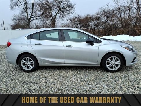 Used 2017 Chevrolet Cruze LT image 10