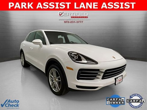 Used 2022 Porsche Cayenne w/ Premium Package image 3