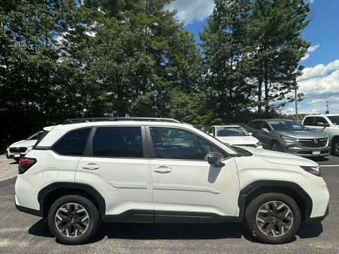 Used 2025 Subaru Forester Premium AWD/4WD image 4
