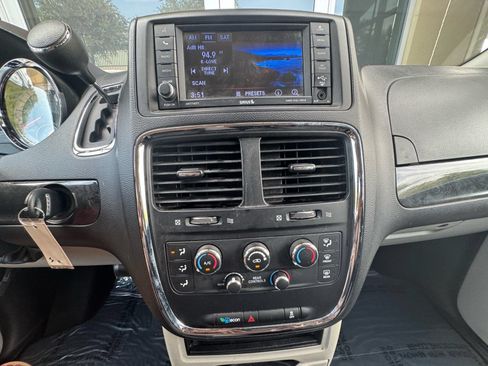 Used 2019 Dodge Grand Caravan SE w/ UConnect Hands-Free Group FWD image 20