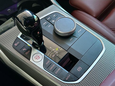 Used 2022 BMW 330i Sedan w/ M Sport Package image 17