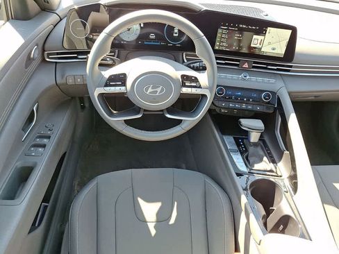 Used 2025 Hyundai Elantra SEL image 10