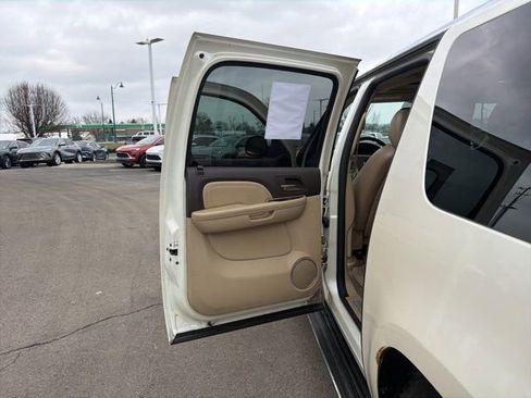 Used 2009 GMC Yukon XL Denali image 27