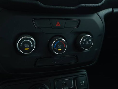 Used 2018 Jeep Renegade Sport w/ Power & Air Group image 18