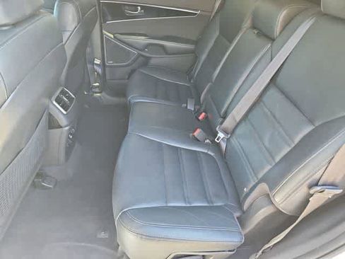 Used 2017 Kia Sorento SX image 21