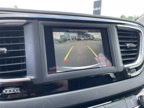 Used 2020 Chrysler Voyager Lxi FWD image 12