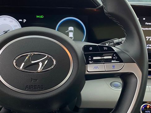 Used 2022 Hyundai Elantra Limited FWD image 14