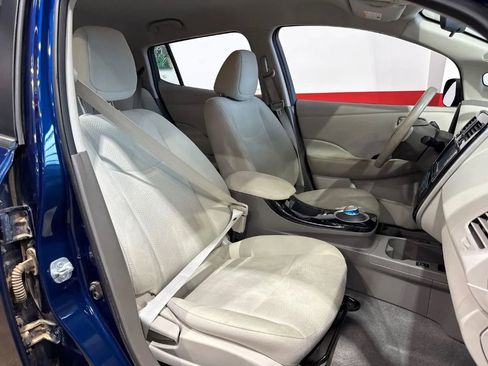 Used 2017 Nissan Leaf SV image 17