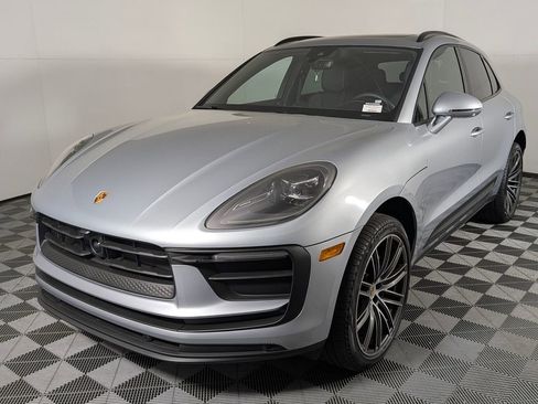 Certified 2026 Porsche Macan AWD/4WD image 1