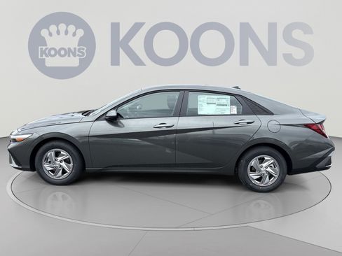 New 2026 Hyundai Elantra SE FWD image 2