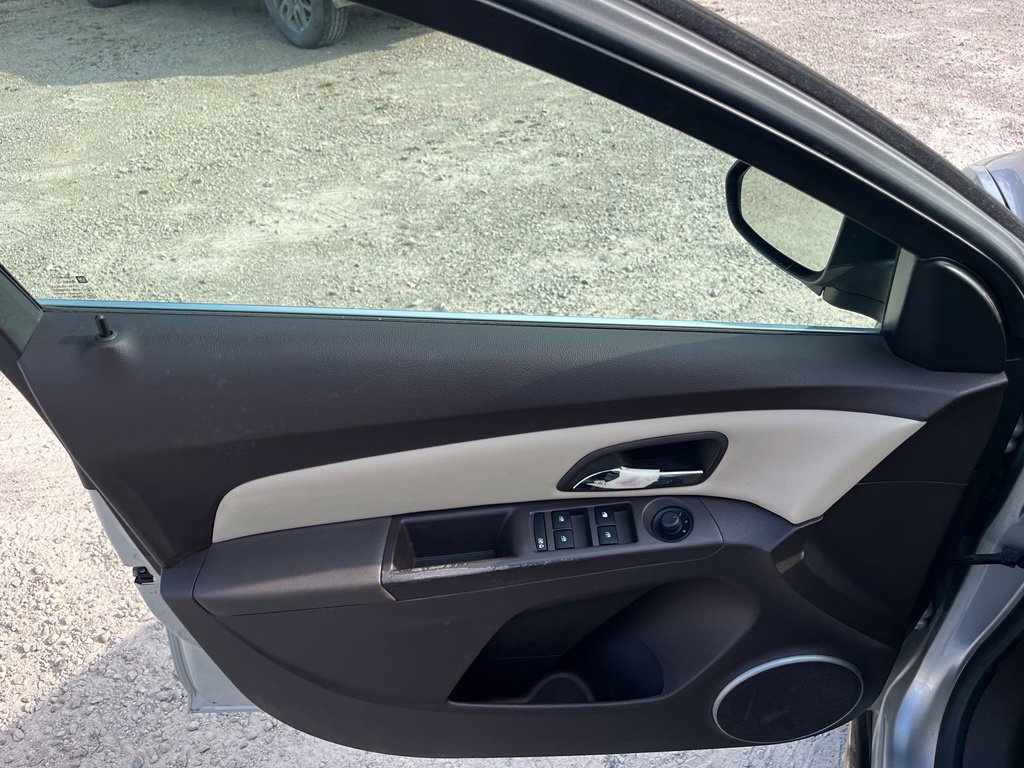 Used 2012 Chevrolet Cruze LT FWD image 15