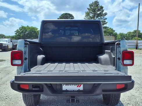 Used 2023 Jeep Gladiator Sport AWD/4WD image 18