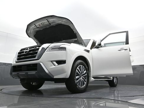 Used 2023 Nissan Armada SL w/ Captain's Chairs Package AWD/4WD image 40