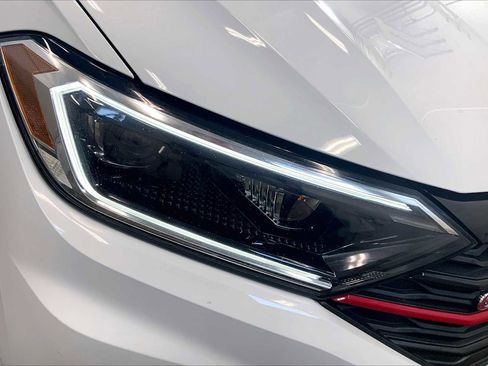 Used 2019 Volkswagen Jetta GLI image 25
