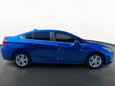 Used 2018 Chevrolet Cruze LT w/ LT True North Edition FWD image 2