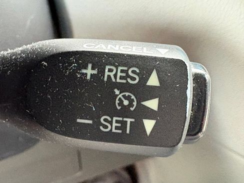 Used 2017 Toyota Sienna XLE Premium FWD image 18