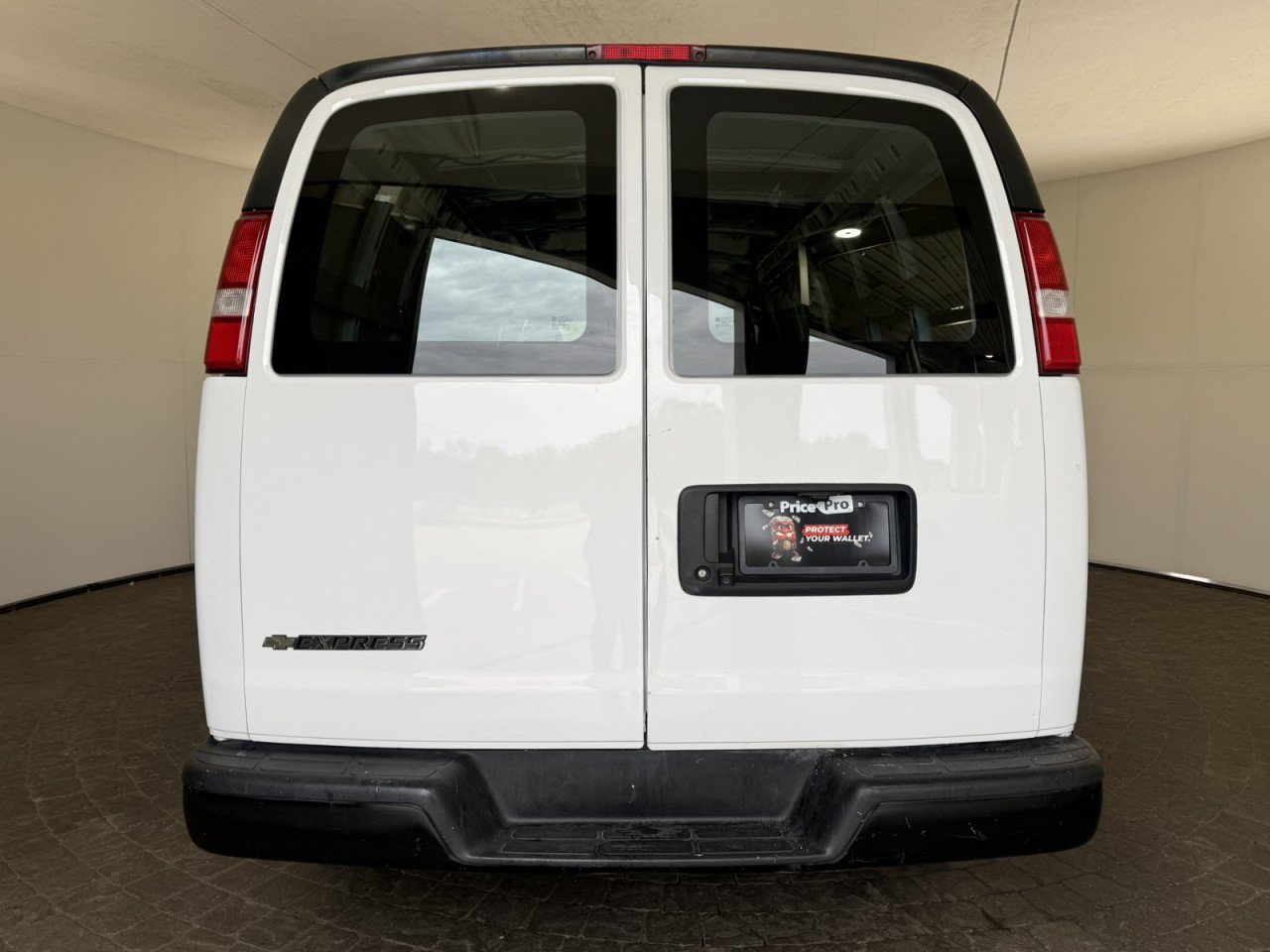 Used 2022 Chevrolet Express 2500 Extended w/ Driver Convenience Package RWD image 6