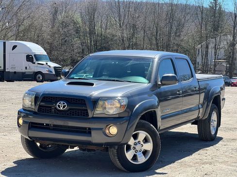 Used 2011 Toyota Tacoma 4x4 Double Cab w/ TRD Sport Pkg image 2