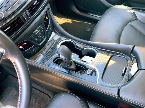 Used 2018 Buick Envision Essence image 14