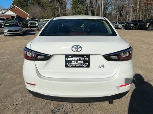Used 2017 Toyota Yaris iA image 8