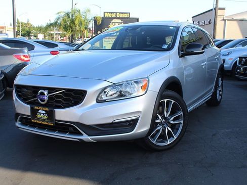 Used 2018 Volvo V60 T5 Cross Country image 39