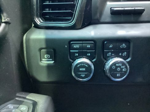 Used 2022 GMC Sierra 1500 AT4X image 27