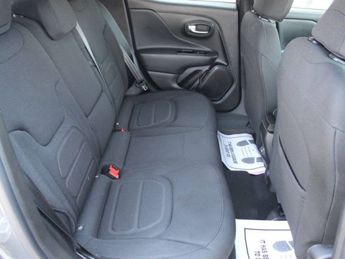 Used 2022 Jeep Renegade Latitude w/ Convenience Group AWD/4WD image 11
