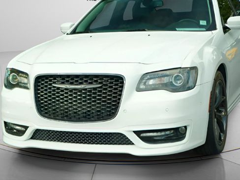 Used 2021 Chrysler 300 Touring L image 18