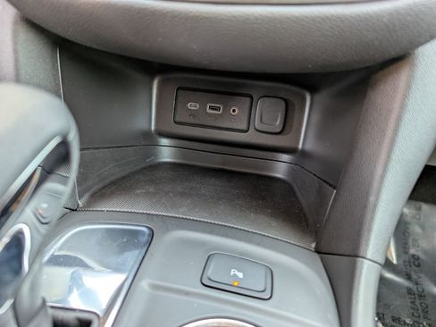 Used 2024 Chevrolet Equinox LT image 24