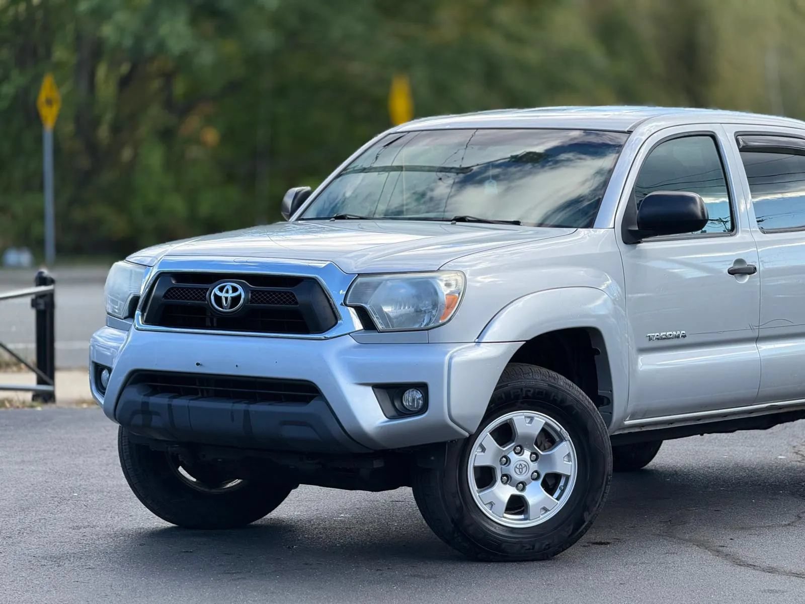 Used 2013 Toyota Tacoma 4x4 Double Cab w/ TRD Off-Road Pkg image 2