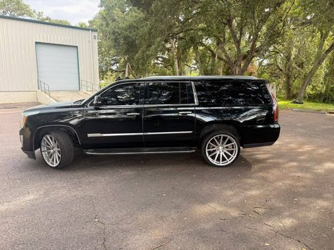 Used 2016 Cadillac Escalade ESV Luxury AWD/4WD image 9
