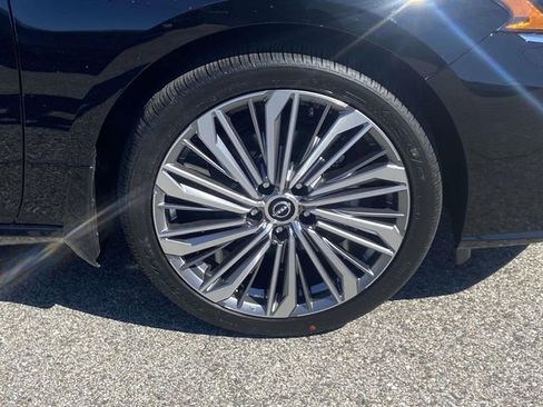 New 2025 Nissan Sentra SV image 9