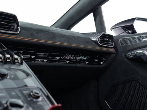 Used 2018 Lamborghini Huracan Performante AWD/4WD image 55
