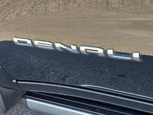 Used 2023 GMC Sierra 1500 Denali w/ Denali Reserve Package AWD/4WD image 8