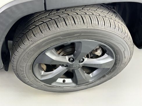 Used 2022 Jeep Cherokee Limited AWD/4WD image 30