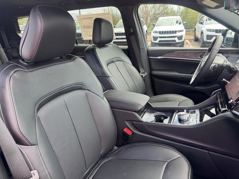 New 2026 Jeep Grand Cherokee L Limited AWD/4WD image 19