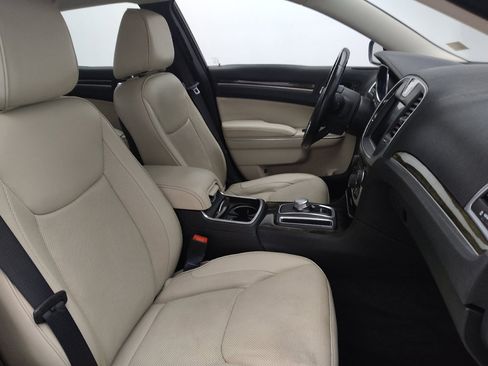 Used 2016 Chrysler 300 C image 21