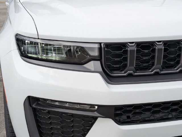 New 2027 Jeep Grand Cherokee Limited w/ Limited Altitude Package RWD image 10
