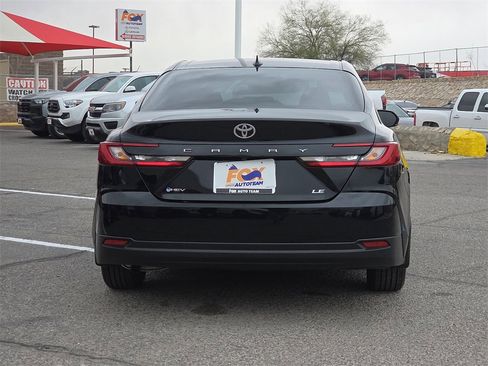 Used 2025 Toyota Camry LE image 4