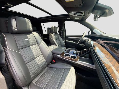 Certified 2025 Cadillac Escalade ESV Sport Platinum RWD image 31