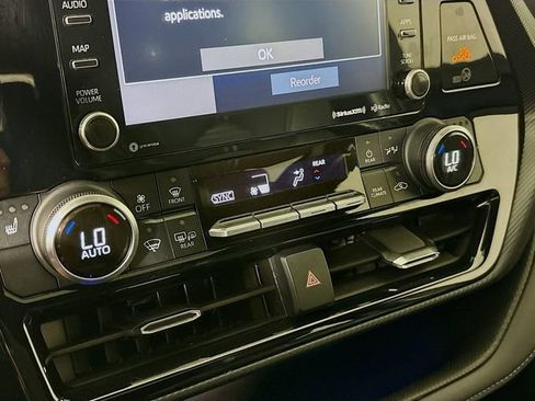 Used 2022 Toyota Highlander XSE AWD/4WD image 17