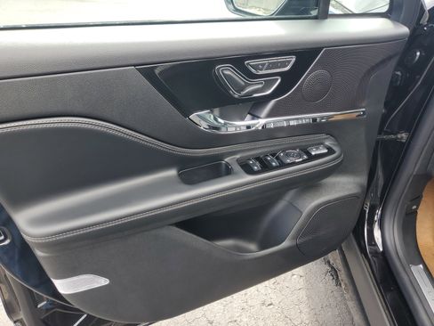 New 2026 Lincoln Corsair Premiere image 8