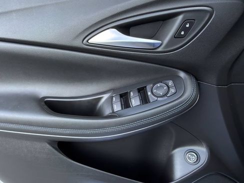 Used 2025 Buick Encore GX Sport Touring FWD image 22